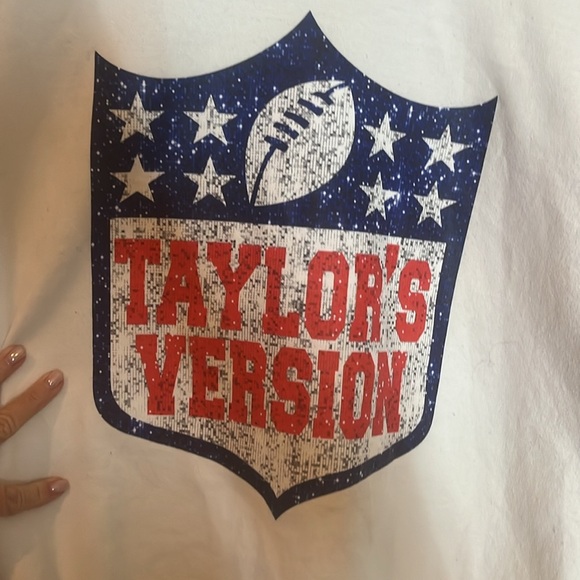 Taylor Swift Gildan White Heavy Blend Sweatshirt size large superbowl/ preowned - Picture 2 of 6